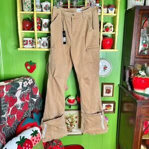 Brand new with the tags Fashion Nova tan cargo stretch jeans